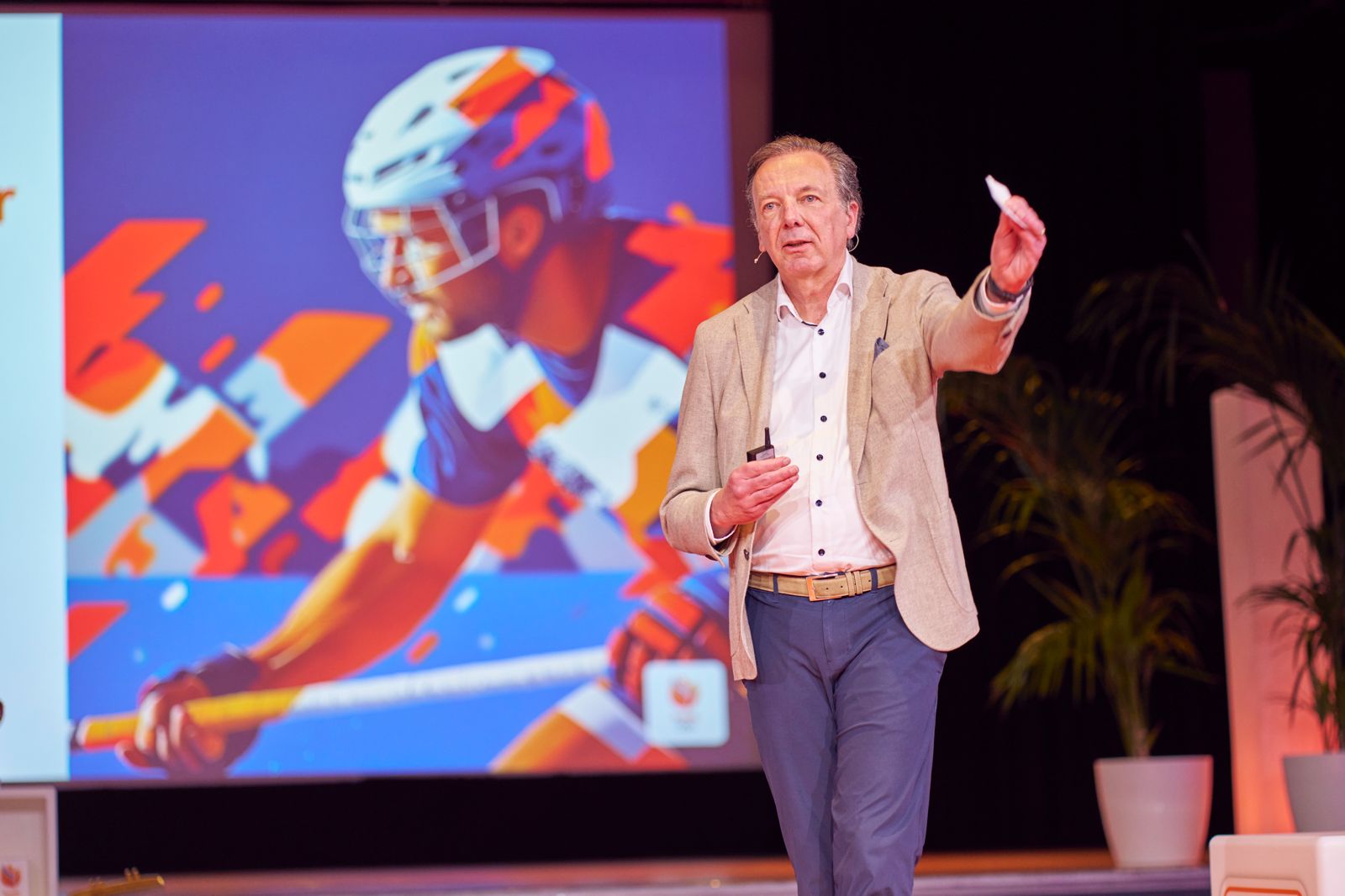 Strategie-sessie aan het whiteboard om AI-kansen in kaart te brengen